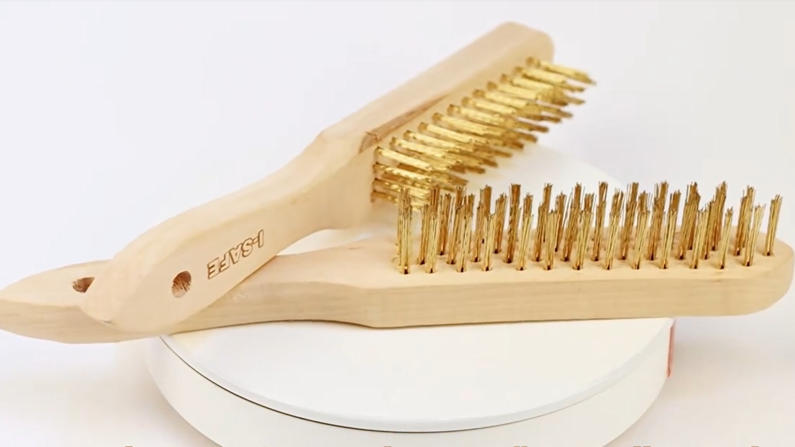 Heavy Duty Stainless Steel Carbon Steel Wire Scratch Brush With Curved Wood Handle